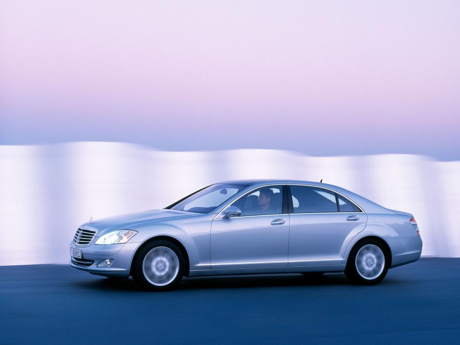  Mercedes-Benz S500 (W221) 2005 года  (фото 6 из 31)